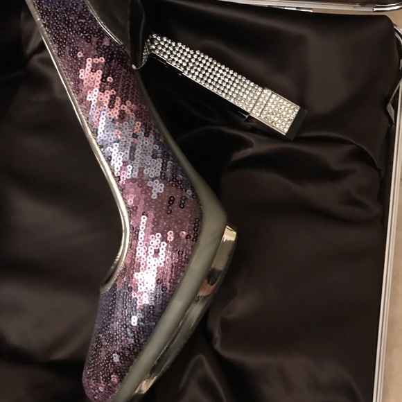 Shoes - Picture 3 of 8